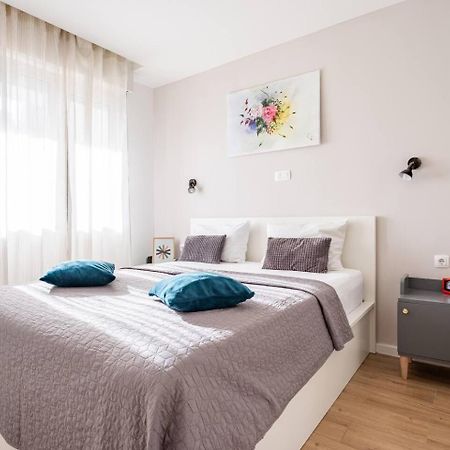Center Apartment Pia Omiš Exteriör bild
