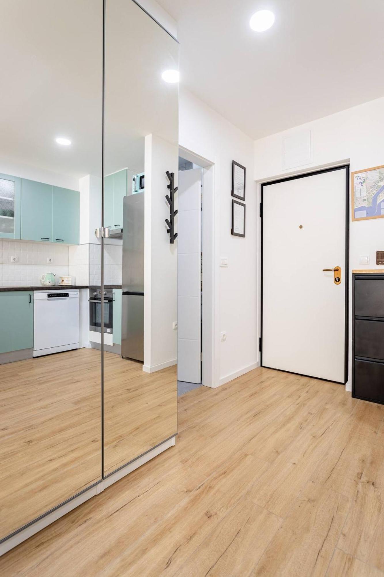 Center Apartment Pia Omiš Exteriör bild